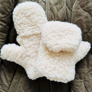 Anthropologie Cream Colored Fuzzy Mittens Super Thick!